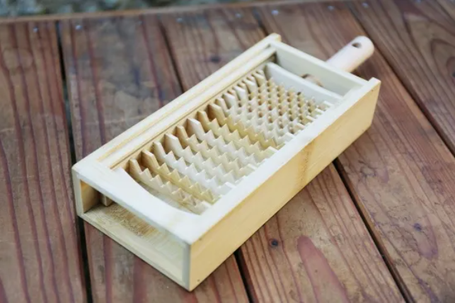 【送料無料】藤倉商店 竹製大根おろしダブル歯（鬼おろし）17本歯・受け皿（吊り）のセット